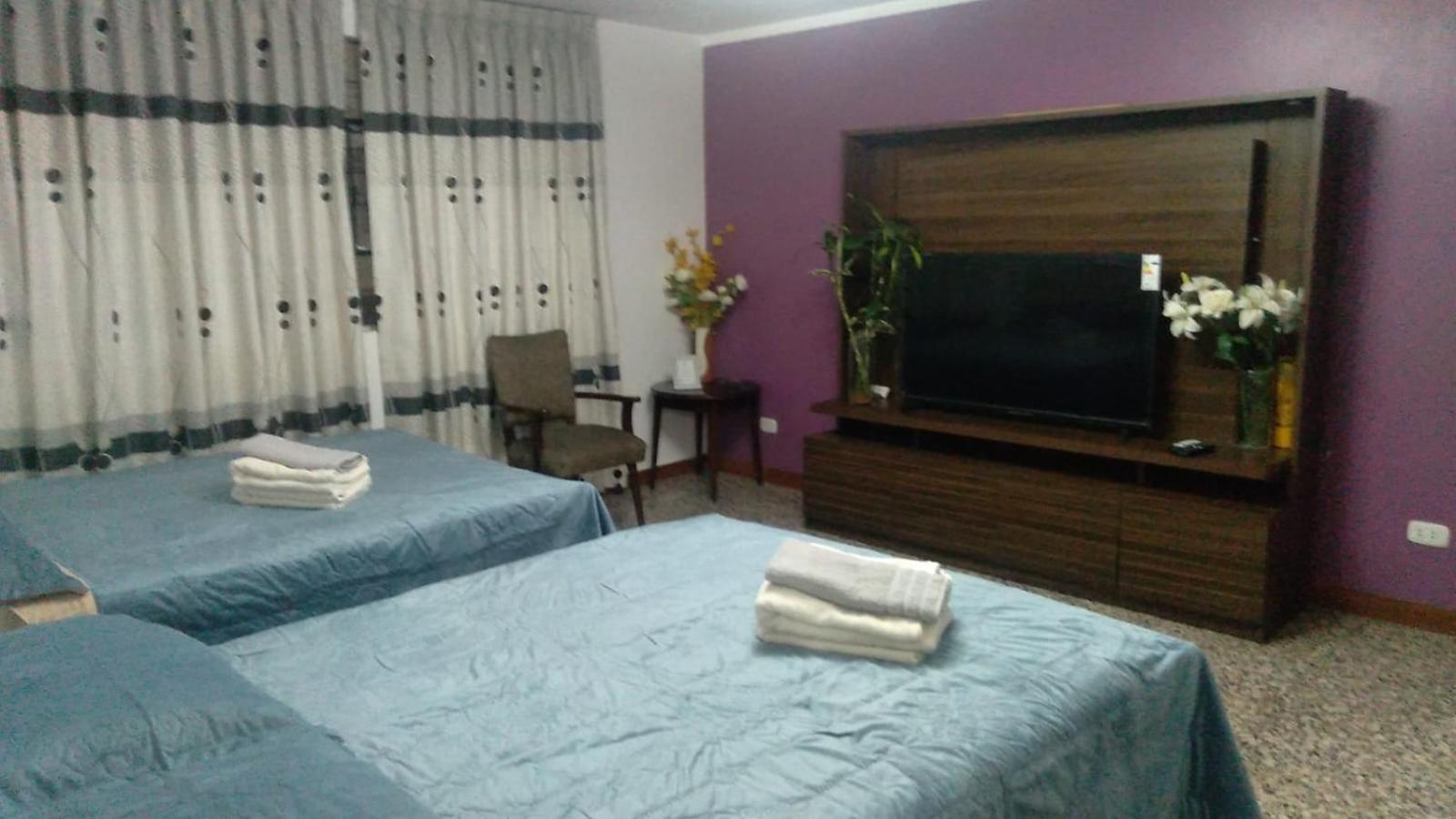 Strenua - Las Quintanas Hostel Trujillo Luaran gambar
