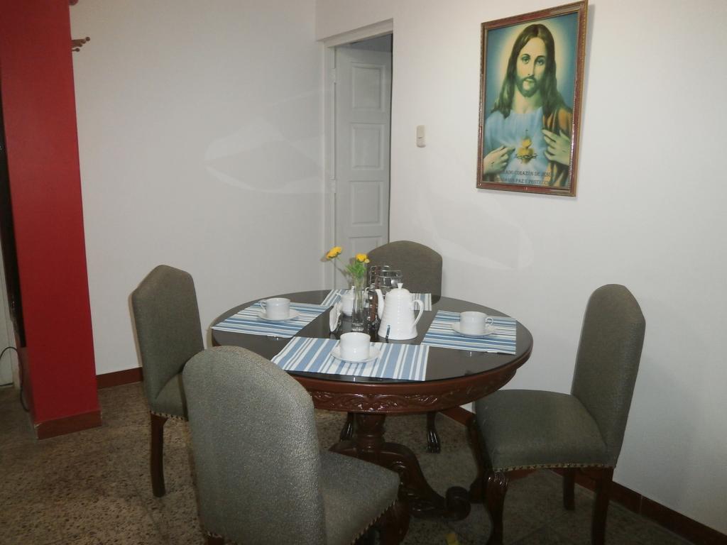 Strenua - Las Quintanas Hostel Trujillo Luaran gambar