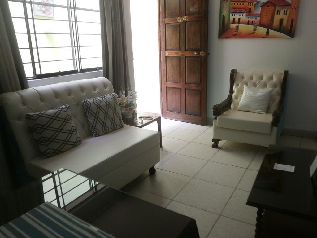 Strenua - Las Quintanas Hostel Trujillo Luaran gambar