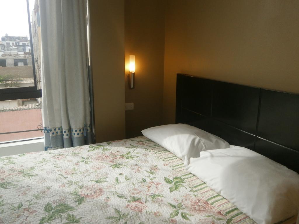 Strenua - Las Quintanas Hostel Trujillo Luaran gambar